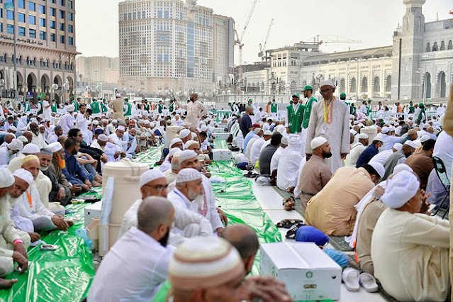Saudi Arabia’s Grand Mosque resumes iftar meals for fasting people Previous