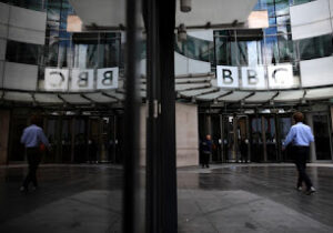 Union chiefs urge BBC staff to wear Palestinian flag colors or keffiyeh during ‘day of action’