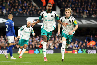 Newcastle deepen Ipswich woes with thumping win at Portman Road
